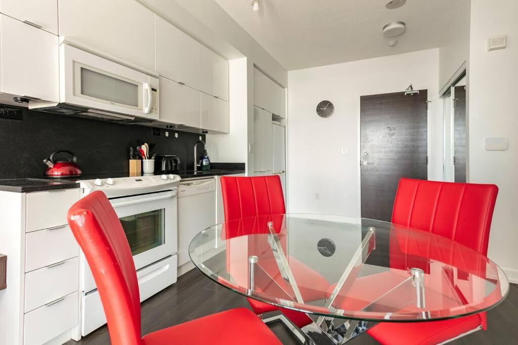 Luxury Downtown Lakeview & View